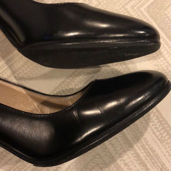 Michael Kors Black Round Toe Chunky Heels - Picture 4 of 8